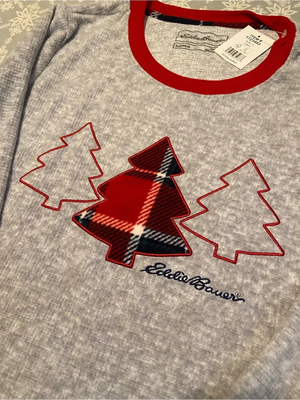 Eddie Bauer Women’s Gray Long-Sleeve Top with Red Plaid Tree Accent Size S NWT